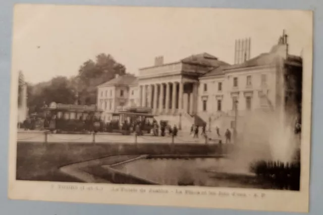 (DPT 37) Tours - Le Palais de Justice - La place et les jets d'eau