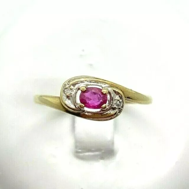 Ring mit Rubin und Brillanten 0,01 ct. 8K 333er Gelbgold Gr. 56