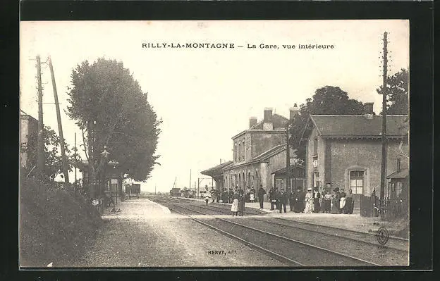 CPA Rilly-la-Montagne, La Gare vue intérieure, vue intérieure des La Gare