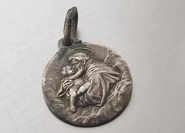 Silver medallion of a saint with a child, old Artefact, 19-20 Th Century