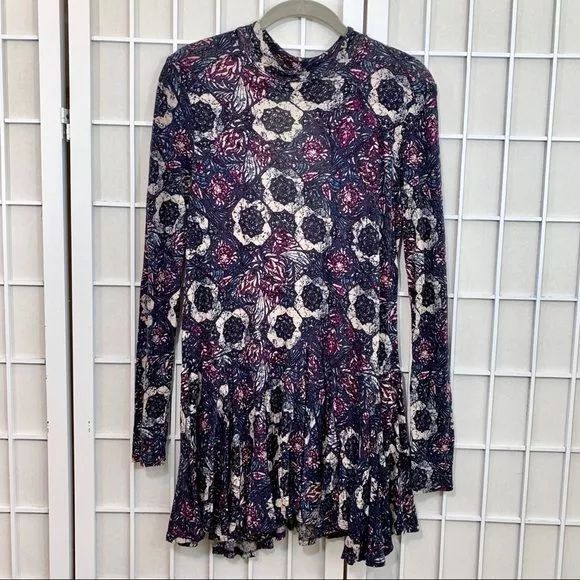 Free People Purple Artsy Floral Long Sleeve Tunic EUC Size Large