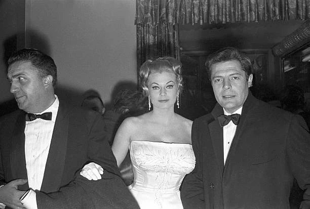 Marcello Mastroianni Federico Fellini And Anita Ekberg 1956 Old Photo 2