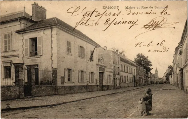 CPA ERMONT - Mairie et Rue de SANNOIS (107102)