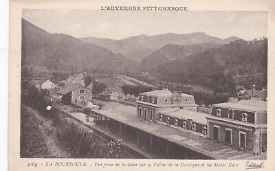CPA 63 LA BOURBOULE Vue prise de la Gare sur la Vallée de la Dordogne et les Mon