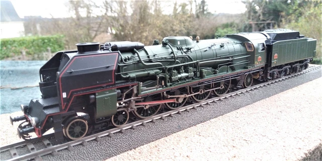 JOUEF (2) : 8260, locomotive à vapeur 241P, tender 4 axes (E