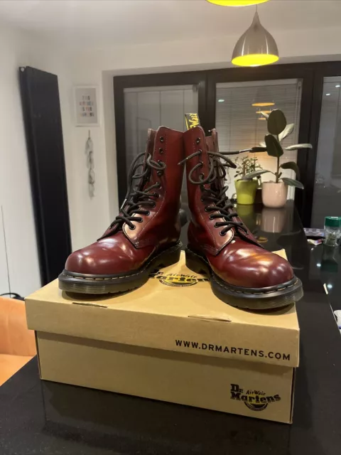 Doc martens 10 online eye cherry red