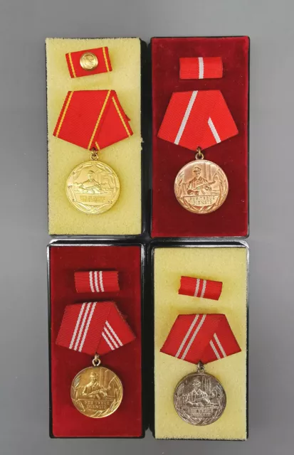 9190035 DDR 4 x Medaille für Treue Dienste in den Kampfgruppen NVA