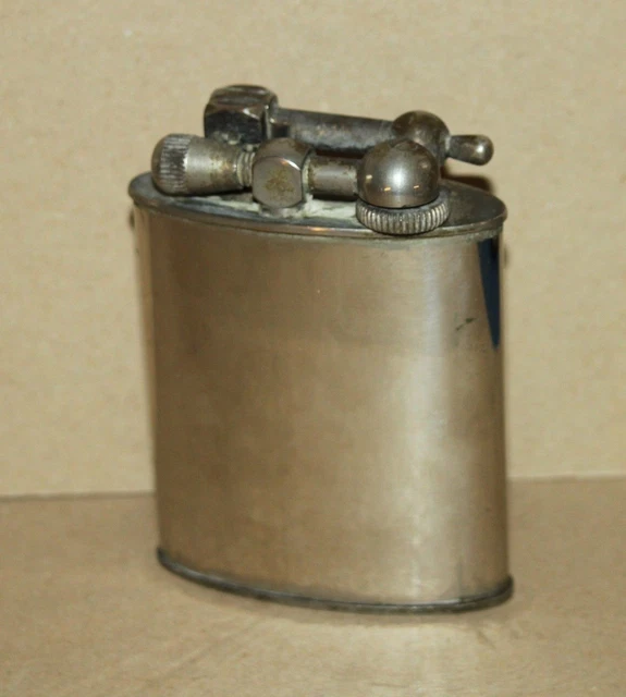 Ancien Briquet à essence de table avec plaque taxe Ministère des finances