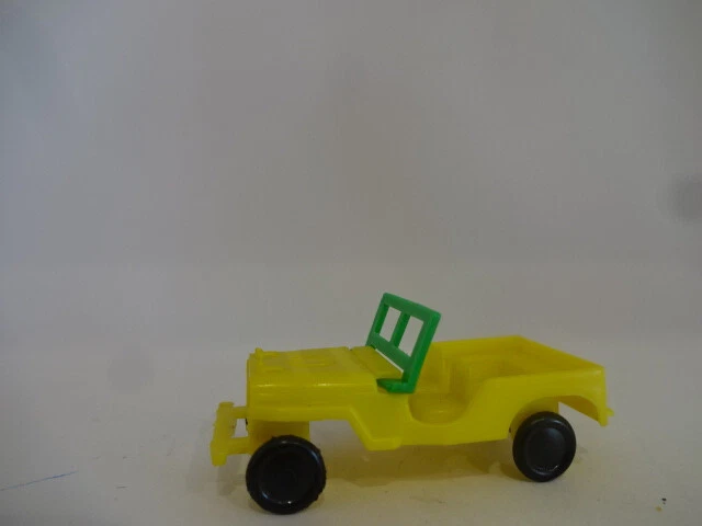EU 1975/Jeep gialla con finestrino verde