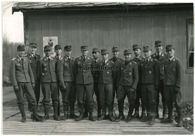 Orig. Foto Portrait Pilot Offiziere 1(F)/124 Flugplatz KIRKENES Norwegen 1942