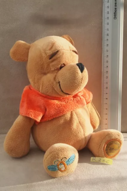 Peluche n°R286 : WINNIE L'ourson - Disney store exclusive