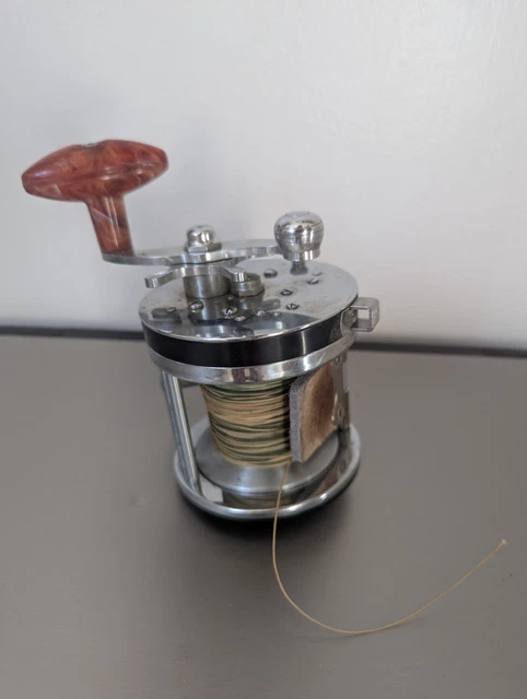 Deux MOULINET DE PÊCHE PRATIC et Peeless ritm fishing REEL vintage