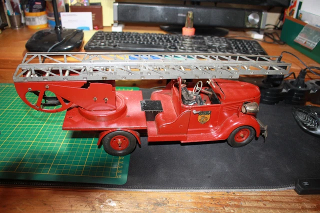 Camion de pompier artisanal tôle et résine 50 cm 1/12 - Collection