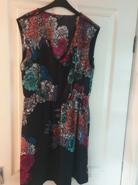 Robe Topshop Fleurie Taille 12 – Style Crayon Mini – Occasion Très Bon état – Multicolore
