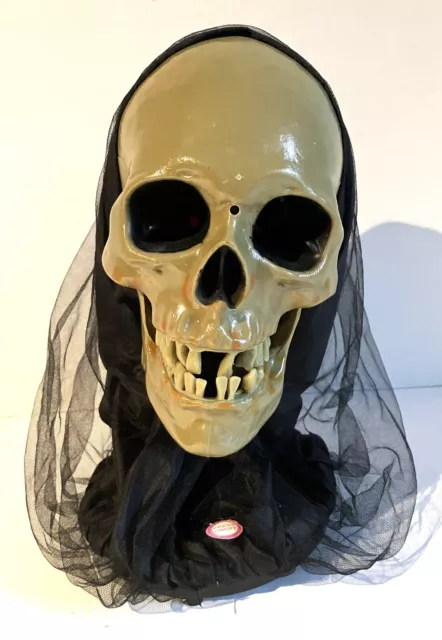 Gemmy Halloween Animated Floating Skull Talking Motion Activated 2009
