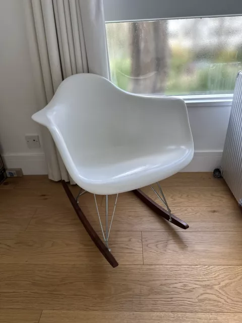 Eames Rocking chair - Modernica Fibreglass Edition