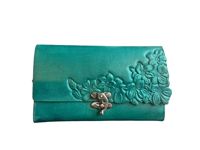 Anna By Anuschka Hand Painted Leather Wallet - Apres Ski Design With Three Kittens | Genuine Cowhide Bi-fold Women's Snap Wallet - View #11