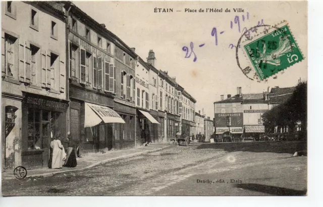 ETAIN - Meuse - CPA 55 - les magasins de la place de l'Hotel de ville