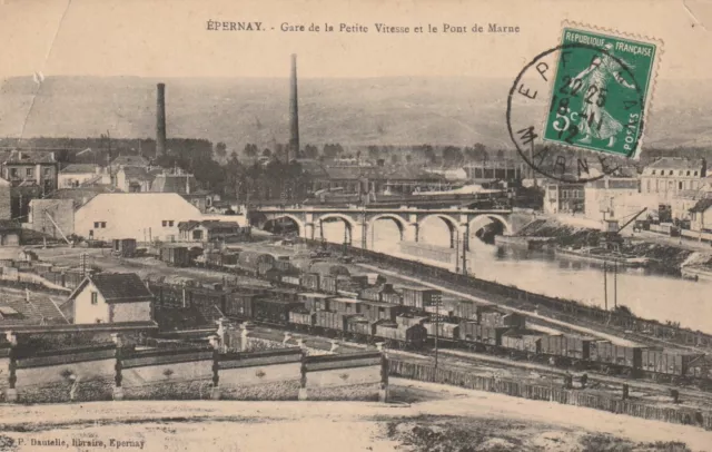 CPA 51 EPERNAY Gare de la Petite Vitesse et le Pont de Marne  (plié)