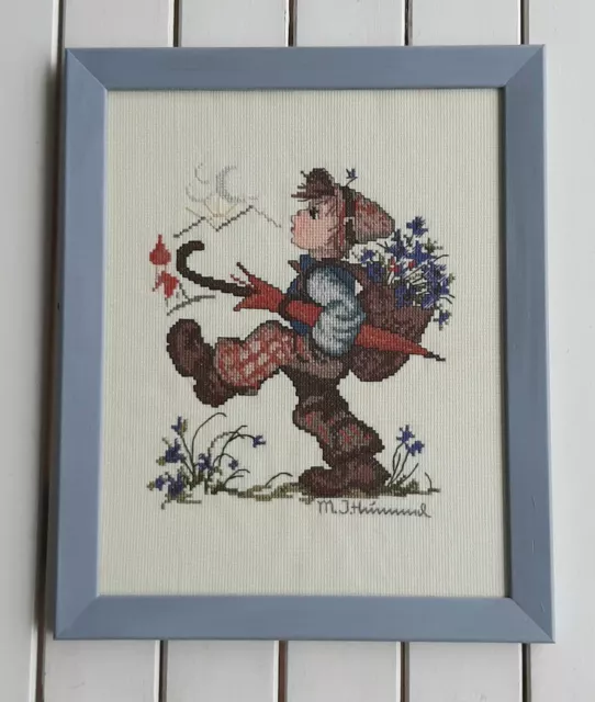 334h-Hummel-Wanderjunge (17x23cm) handgestickt im Holzrahmen blau 28 x 34cm