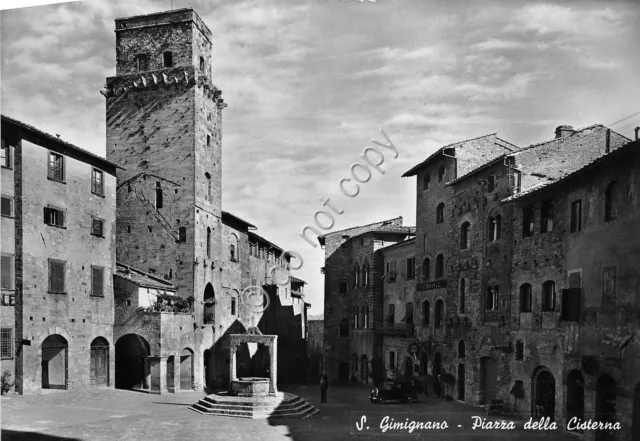 Cartolina - Postcard - San Giminiano - Piazza della Cisterna - anni '50