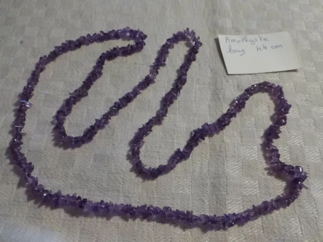 collier ou fil de perles en améthyste forme chips longueur 44 cm