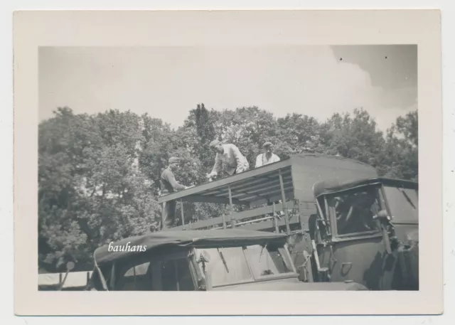 Foto Soldaten LKW / KFZ  2.WK  (9913)