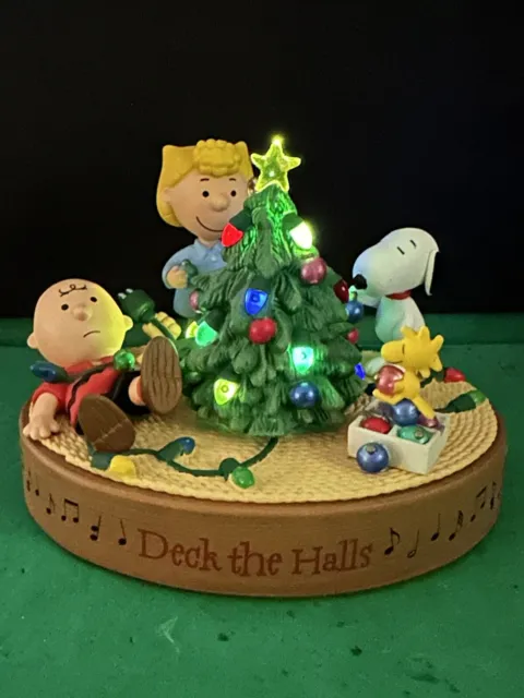 Hallmark Deck the Halls Charlie Brown Peanuts Gang 2006 Ornament