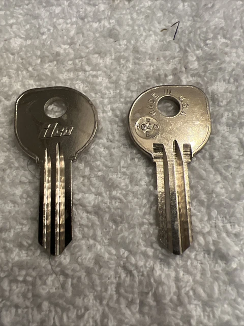 2 KEY BLANKS Vintage Boat MERCURY MARINER Outboard Motors Ilco R1040E CU5 R40E