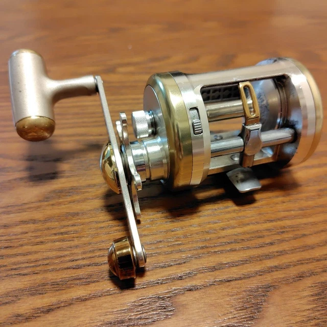 動作OK】 Daiwa Millionaire CV-Z 300F ダイワ ミニオネア ベイト