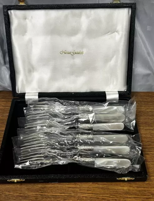 Sheffield Pearl Handled Set of Knives and Forks Nessa Gaulois 12pc