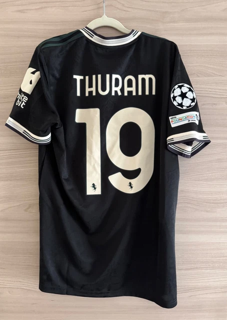 Maglia Juventus 2010-2011: confermate le strisce seghettate
