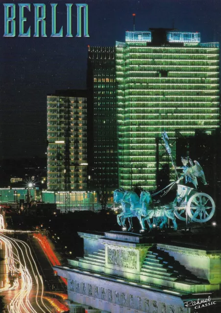 Berlin-Mitte  - Quadriga mit der Siegesgöttin Viktoria auf den Brandenburger Tor
