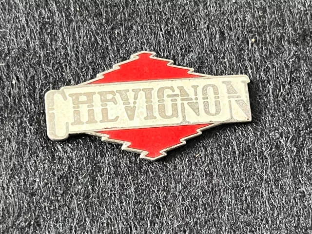 Pin Pins Enamel Mode Jeans Chevignon  Demons Et Merveilles