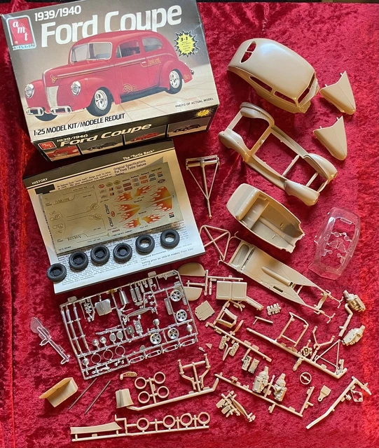 AMT ERTL 1939 1940 Ford Deluxe V8 Coupé 1:25 Model Kit Modell Bausatz ...