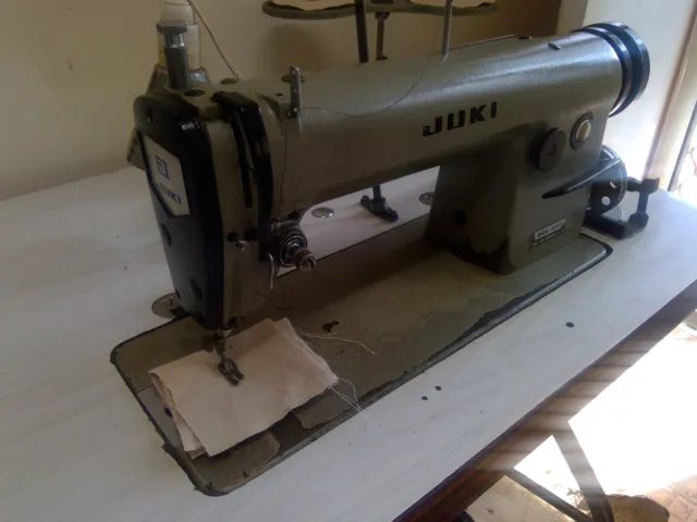 Juki DDL 227 Industrial Sewing Machine With Table Lamp
