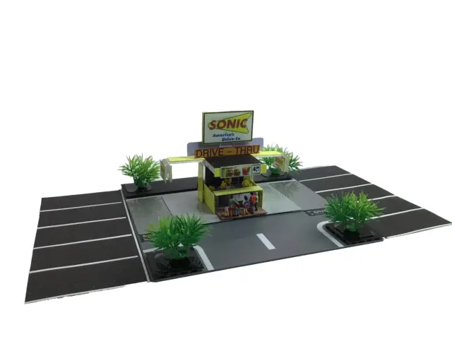 HO SLOT CAR SCENERY SONIC DRIVE THRU with PARKING AREA has 15 PEOPLE , RESTROOMS