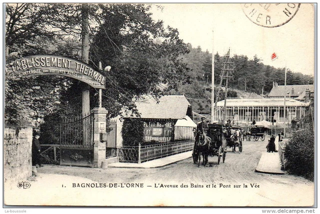 61 BAGNOLES DE L'ORNE - L'avenue des bains et le pont sur la Vee