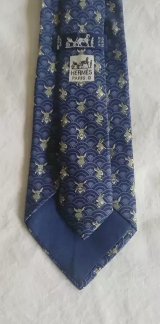 HERMÈS  Krawatte Tie Cravate  7464 HA 100% Seide. Blau. Hase.