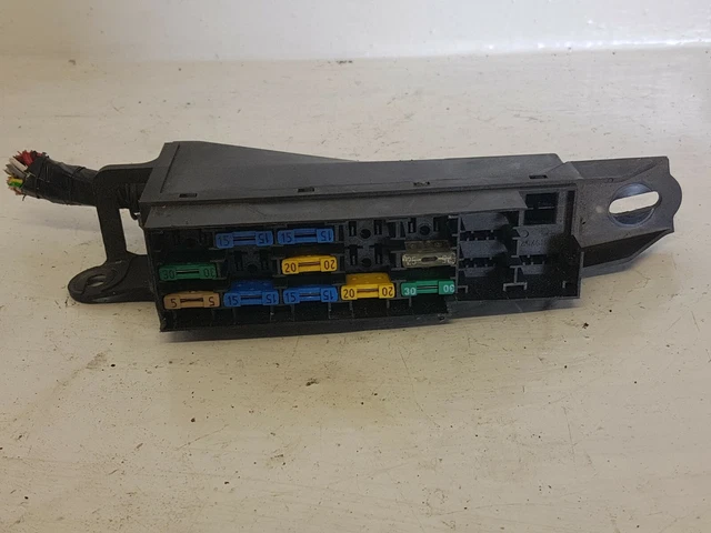 BOITE À FUSIBLE compartiment moteur pour renault clio 1 de 5 portes