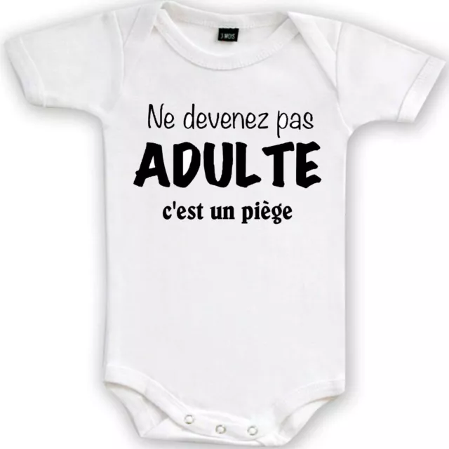 Body pour bébé mignon. Ne devenez pas adulte c'est un piège.