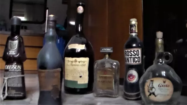 Bottiglie DURO VELHO, amaro DIESUS, ROSSO ANTICO, AMARETTO DI SARONNO, PINTA NAP