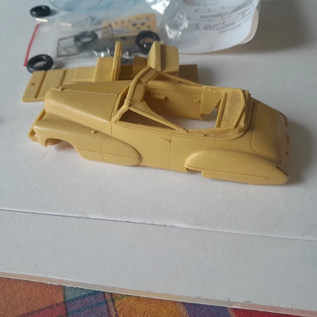 Kit Modèle Réduit Ford Convertible 1949 - Provence Moulage - Échelle 1:43 En Résine