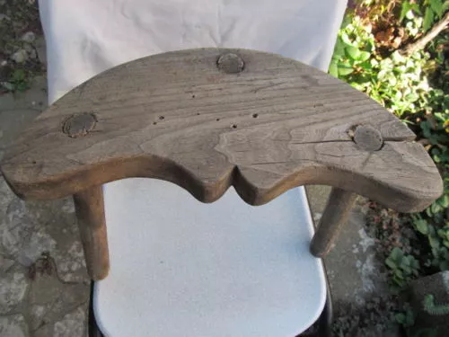 OLD ANTIQUE PRIMITIVE WOODEN WOOD HANDMADE LEGGED STOOL CHAIR TRIPOD RUSTIC 18th