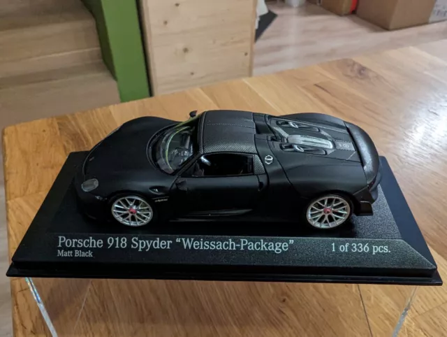 Porsche 918 Spyder    2015       " Weissach - Package  "      1:43  Minichamps