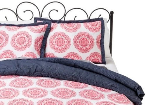 ONE Xhilaration Medallion Pillow Sham Pink Standard Blue Navy White NEW Target ONE Xhilaration Medallion Pillow Sham Pink Standard Blue Navy White NEW Target