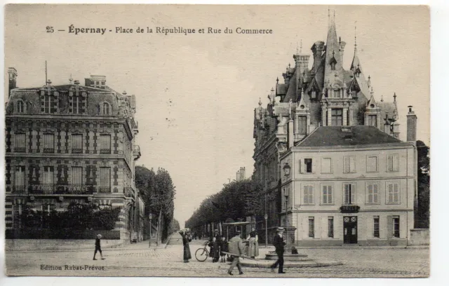 EPERNAY - Marne - CPA 51 - Place de la République et rue du commerce