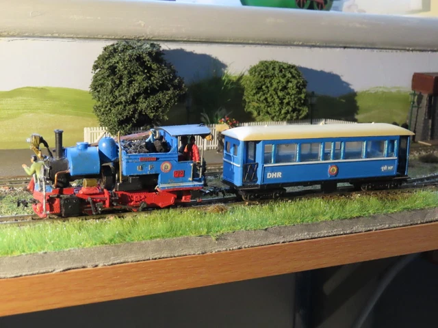 MODEL RAILWAY NARROW gauge 009 Darjeeling locomotive and coach EUR 73 ...