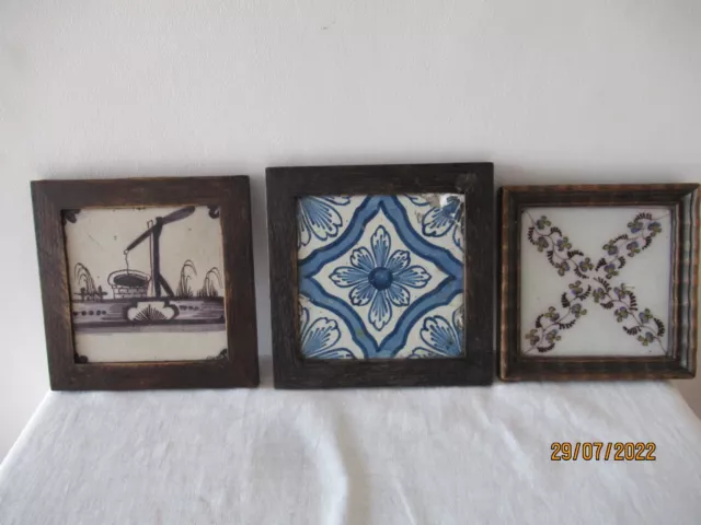 Set of 3 Antique ceramic tiles. 18th .  3 Anciens carreaux