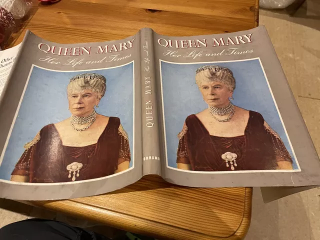 Queen Mary Her Life and Times by Marguerite D. Peacocke Hardback With Dustcover 3